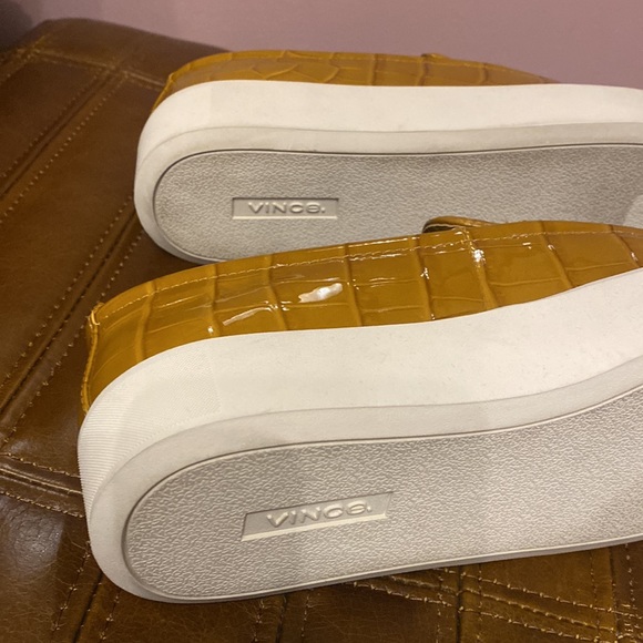 NWOT Vince Ghita Women’s Shoes Dark Gold/Tan Leather 8M - Picture 5 of 9